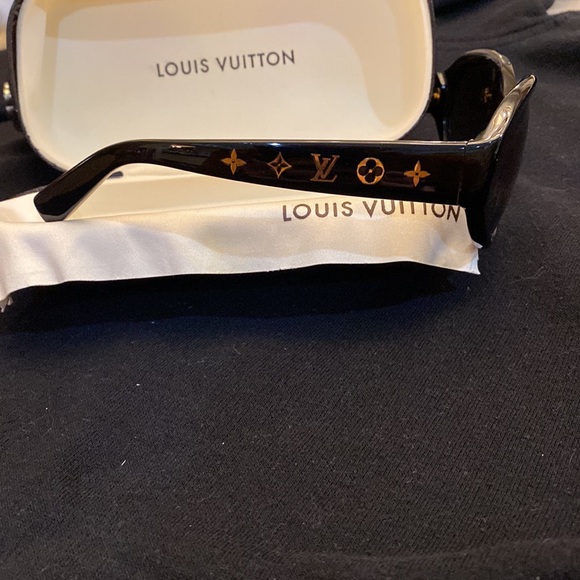 Louis Vuitton Sunglasses - Picture 2 of 5